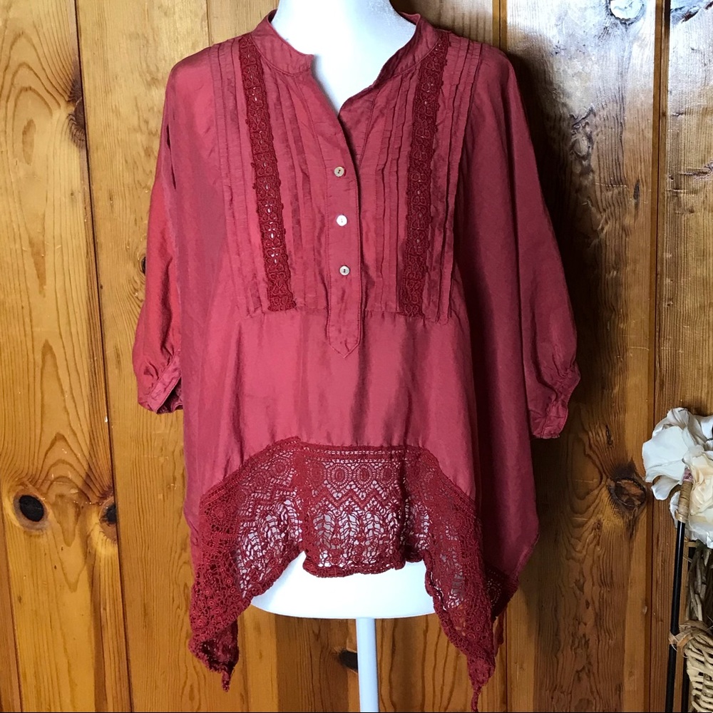 Burning torch short sleeve crop blouse size small